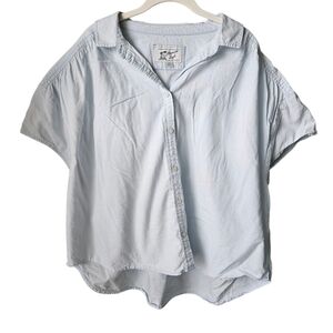 American Eagle Women's short sleeve lightweight button-up large